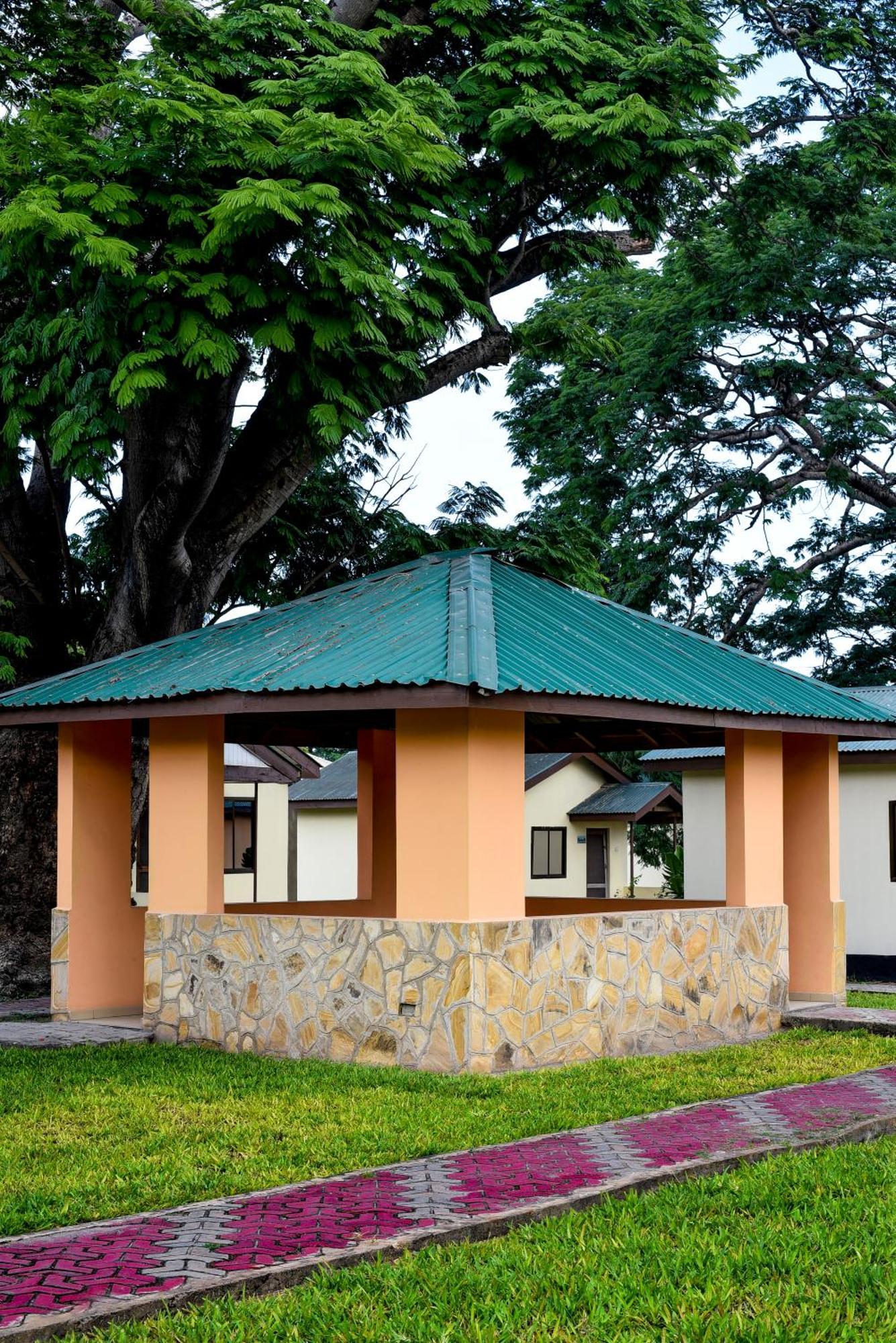 Mgulani Lodge Hotel Daressalam Exterior foto